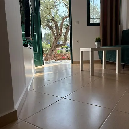 Elià Alloggio in famiglia Ksamil