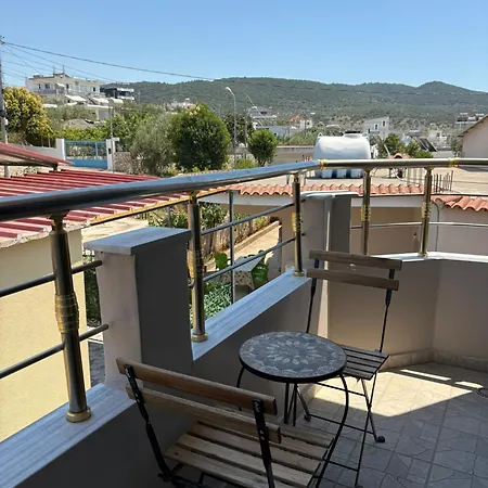 Elià Alloggio in famiglia Ksamil